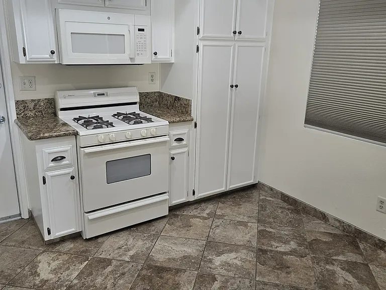 2150 Catalpa Ct — Photo 11