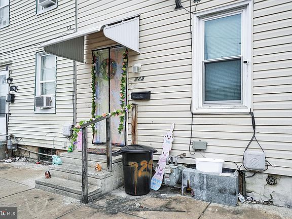 2nd image of 729 E Clarke Ave