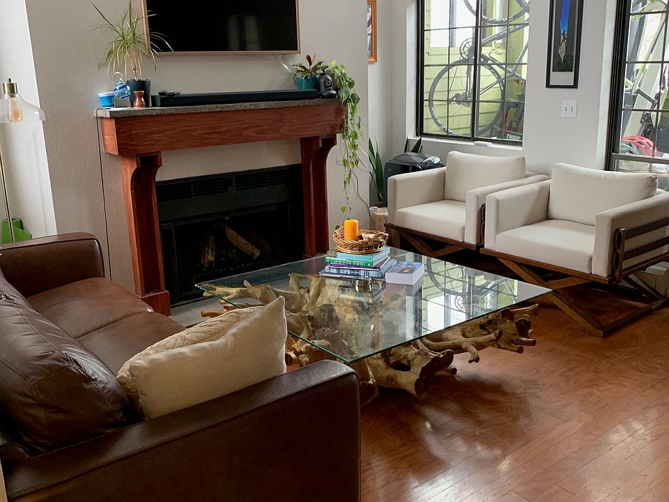 Wonderful condo in North Boulder move-in ready now.