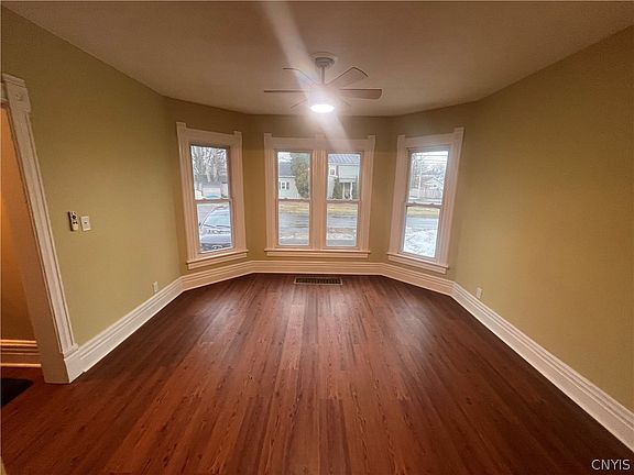 5th image of 603 W Thomas St