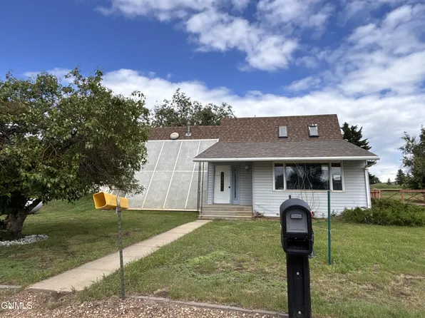 165 Country Club Ave, Plentywood, MT 59254
