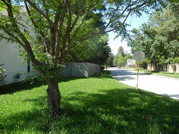 2nd image of 18435 Hollow Oaks Cir
