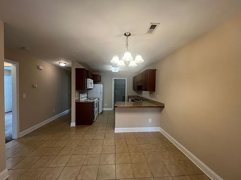 712 E Catawba St #B — Photo 6