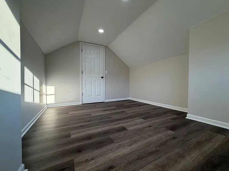 8442 S Essex Ave — Photo 9