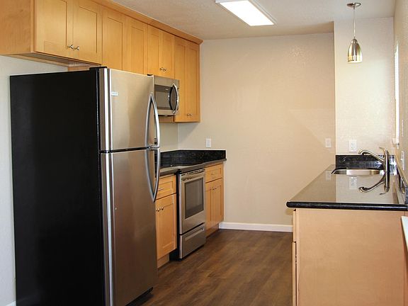 4th image of 529 Rogge St #B