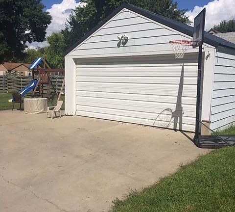 4th image of 820 Winifred St