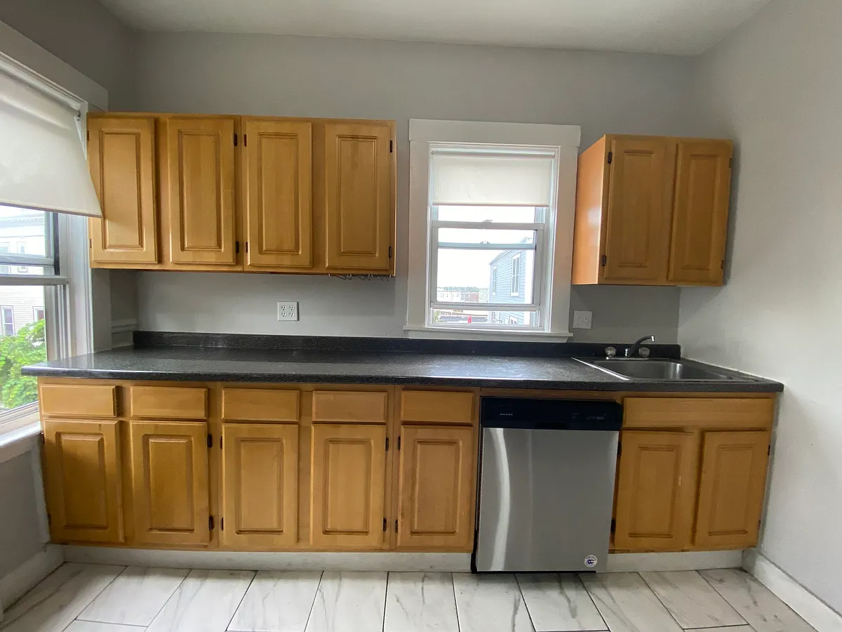 Building Photo - 17 Roseclair St #3