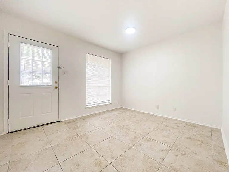 517 Karen Dr — Photo 12