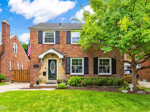 1891 Manchester Blvd, Grosse Pointe Woods, MI 48236