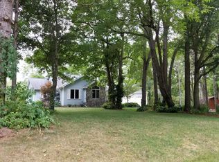 7112 White Pine Dr, Perry, MI 48872