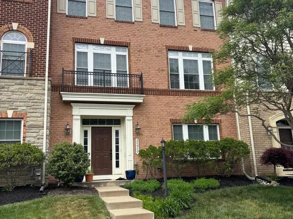 24949 Earlsford Dr, Chantilly, VA 20152