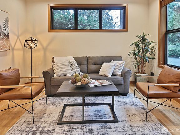 3rd image of 313 Edgecliff Drive