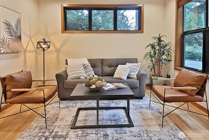 4th image of 313 Edgecliff Drive