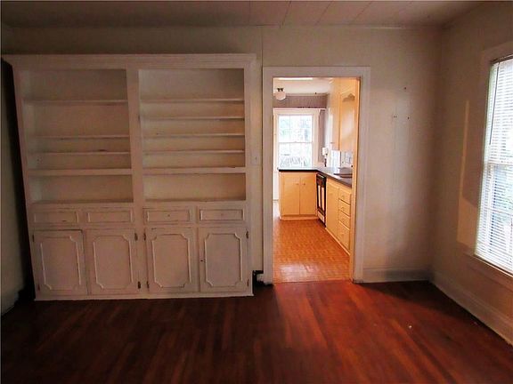 4th image of 2505 Vincent St