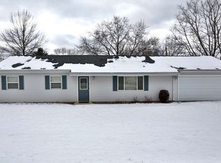 8852 N Badger Rd, East Dubuque, IL 61025