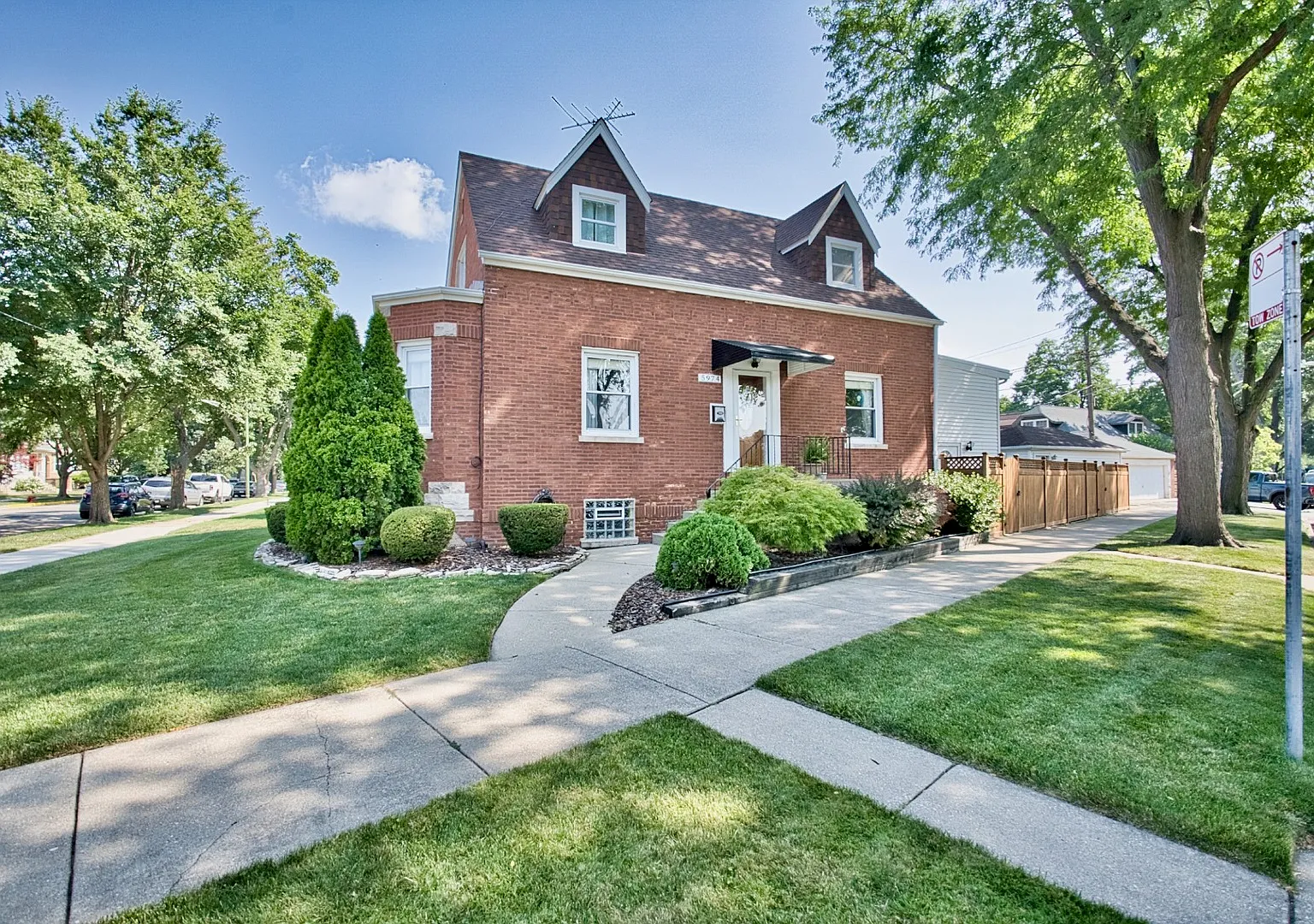 3 bed, 1.5 bath, 1756 sqft, $3,400 — Photo 1