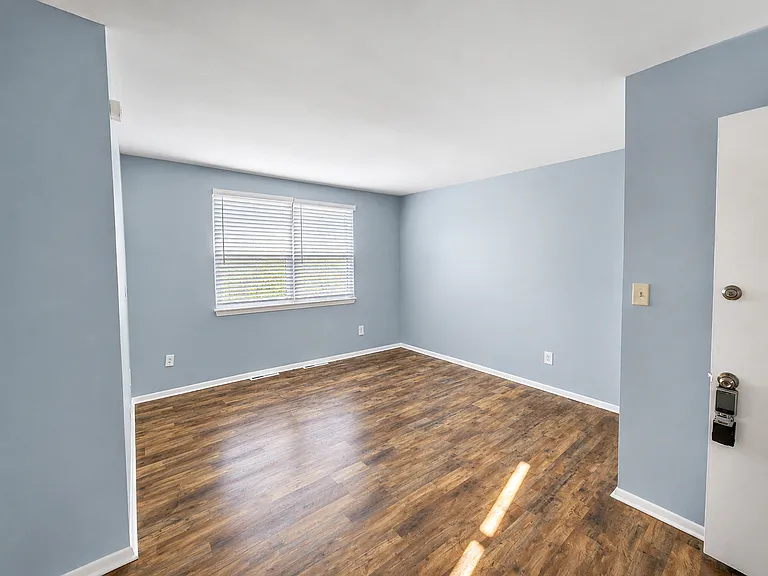 4411 Falls Bridge Dr #B — Photo 6
