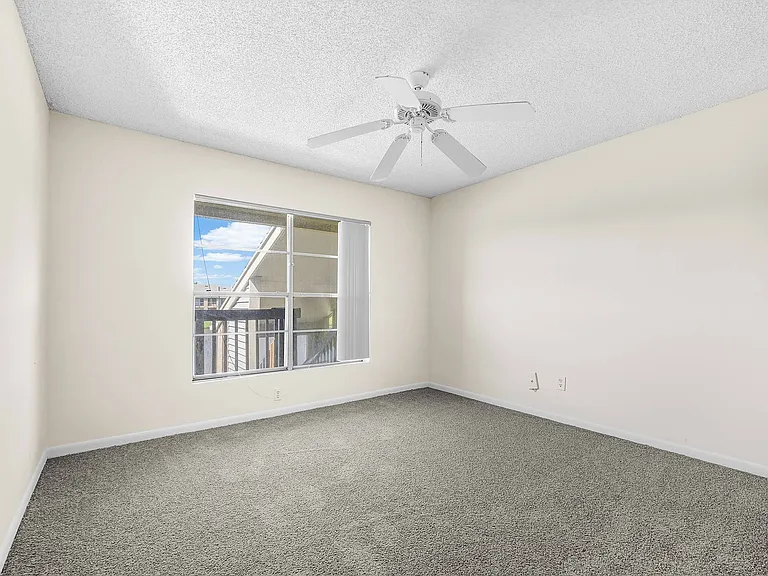 Clipper Cove Apartments — Photo 12