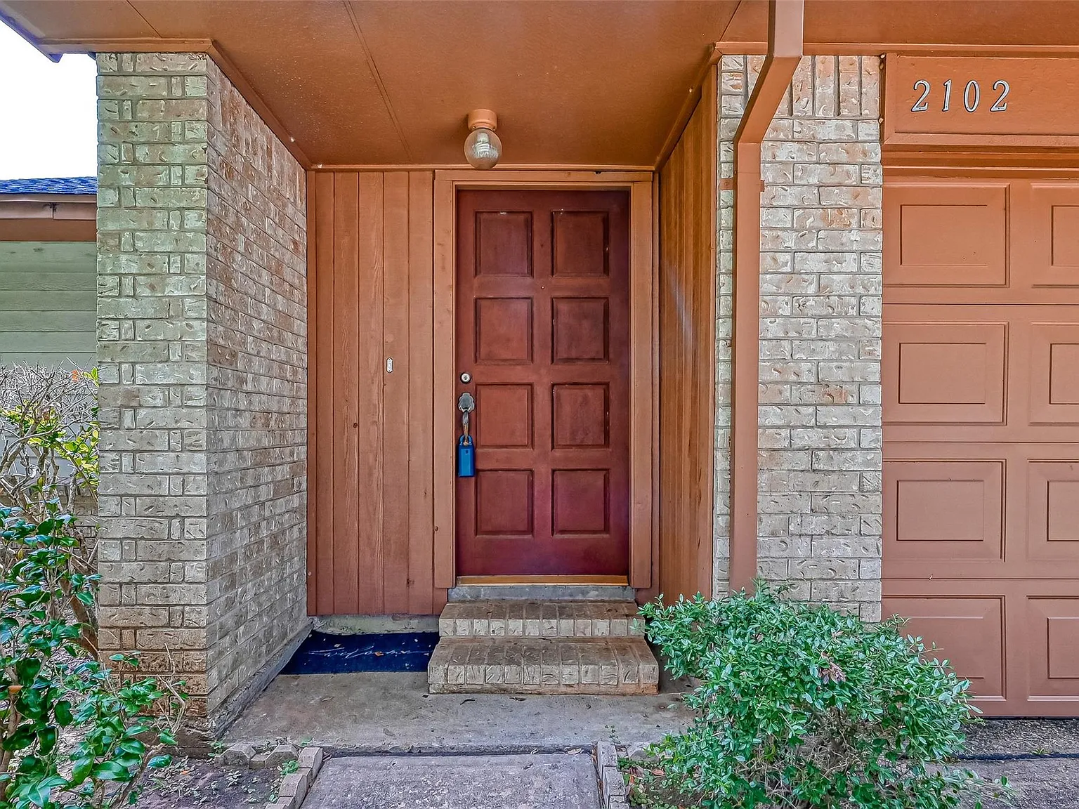 3 bed, 2.0 bath, 1688 sqft, $2,075 — Photo 2
