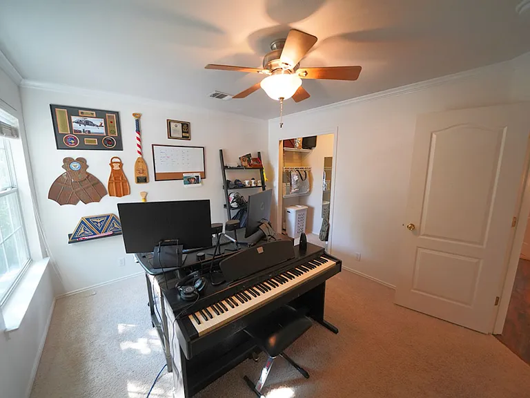 136 Earhart Ln — Photo 41