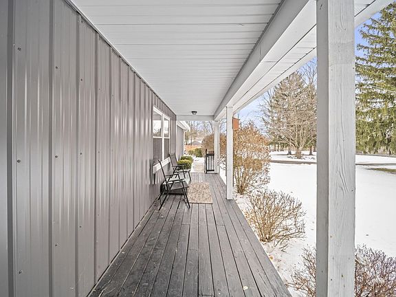 3rd image of 2946 Martel Rd