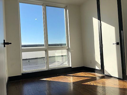 1st image of 336 Irving Ave #4