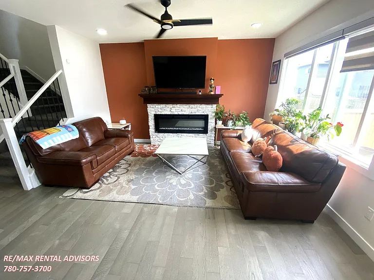 2443 15th Ave NW #UPPER — Photo 8
