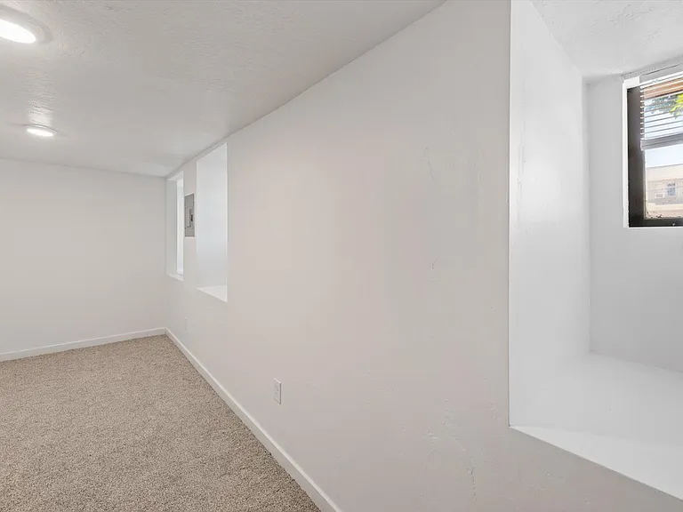 604 E 3rd Ave — Photo 11