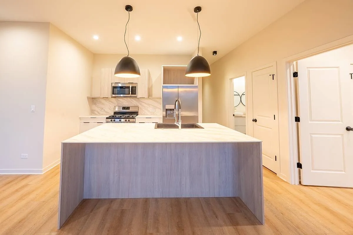 3 bed, $3,100 — Photo 2