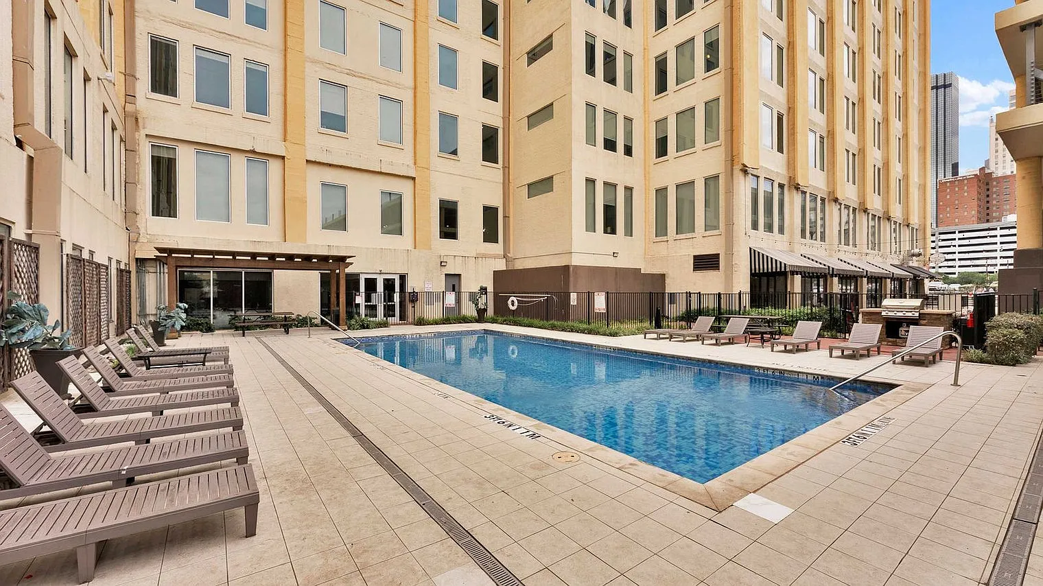 2 bed, 1.0 bath, $2,613 — Photo 3