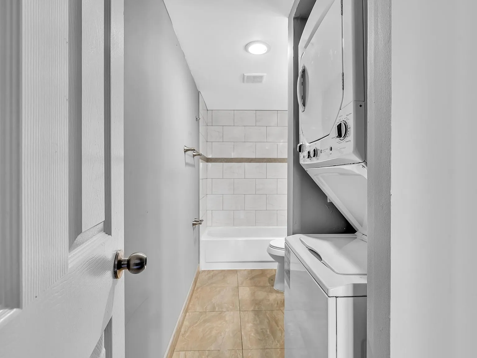 2 bed, 1050 sqft, $2,195 — Photo 2