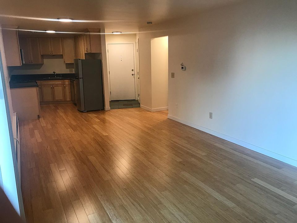 2nd image of 800 1st Ave N #8