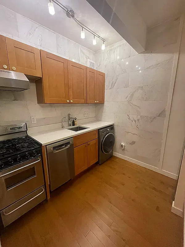 514 East 11th Street — Photo 4