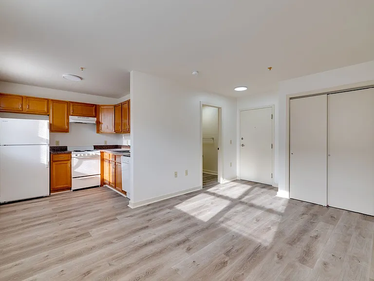 Austin Manor Apartments — Photo 15