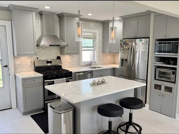 (undisclosed Address), North Babylon, NY 11703