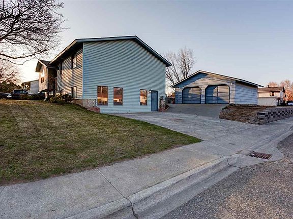 3rd image of 618 Cherrywood Loop