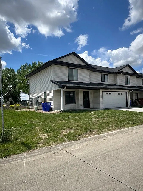 3 bed, 2.5 bath, 1577 sqft, $1,750 — Photo 3