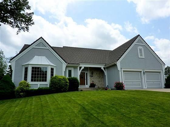 1st image of 301 NE Brockton Dr