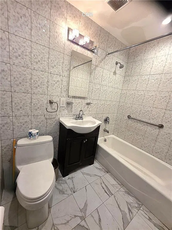 3 bed, 1.0 bath, 3487 sqft, $3,000 — Photo 3