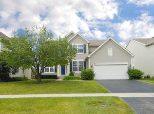200 Boulder Ct, Gilberts, IL 60136