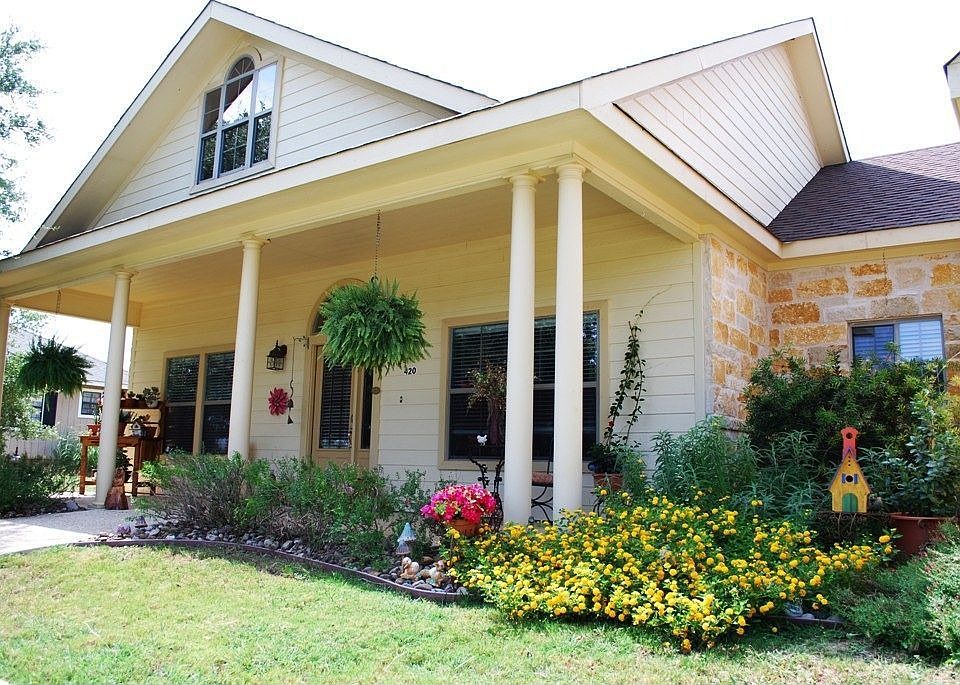 1st image of 420 Oak Hills Dr