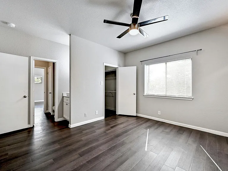 3412A Speedway St — Photo 16