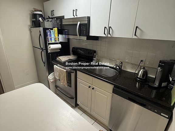 4th image of 178 Marlborough St APT 3