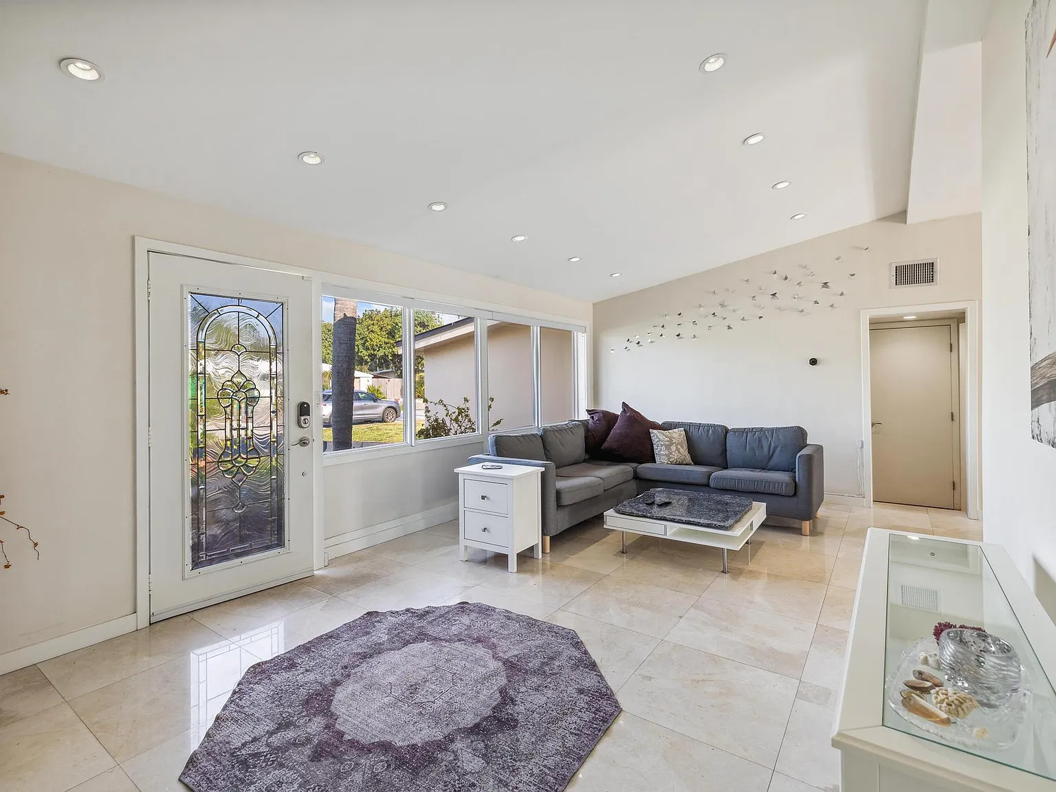 4 bed, 1950 sqft, $4,950 — Photo 3
