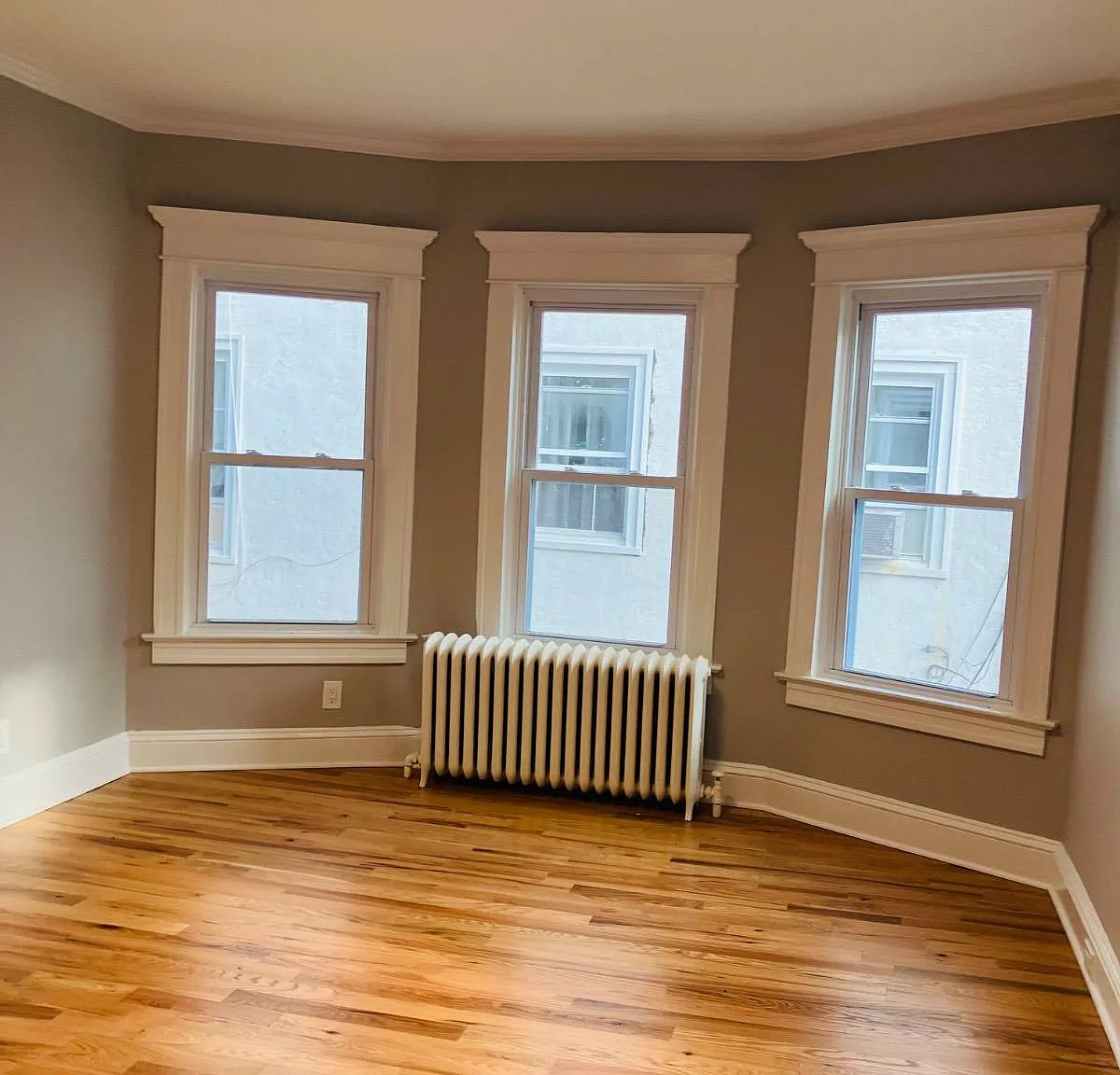3 bed, 1.5 bath, 1800 sqft, $4,200 — Photo 3