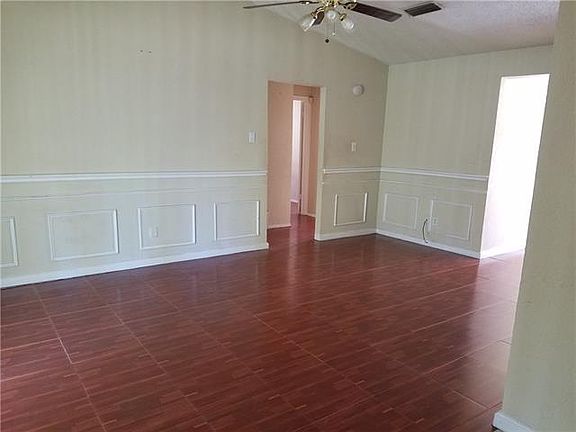 2nd image of 2637 Arlington Ln