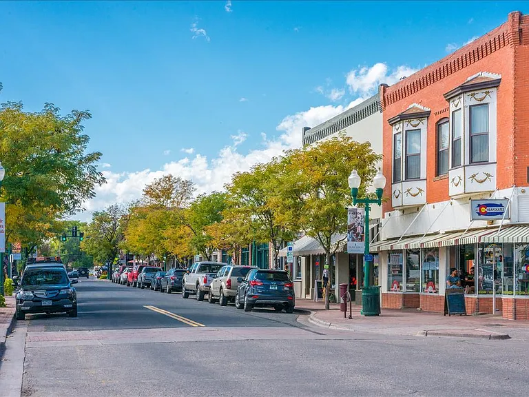 Walking distance to Restaurants in Olde Town