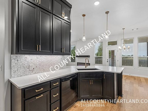 5th image of 612 Firefork Ave
