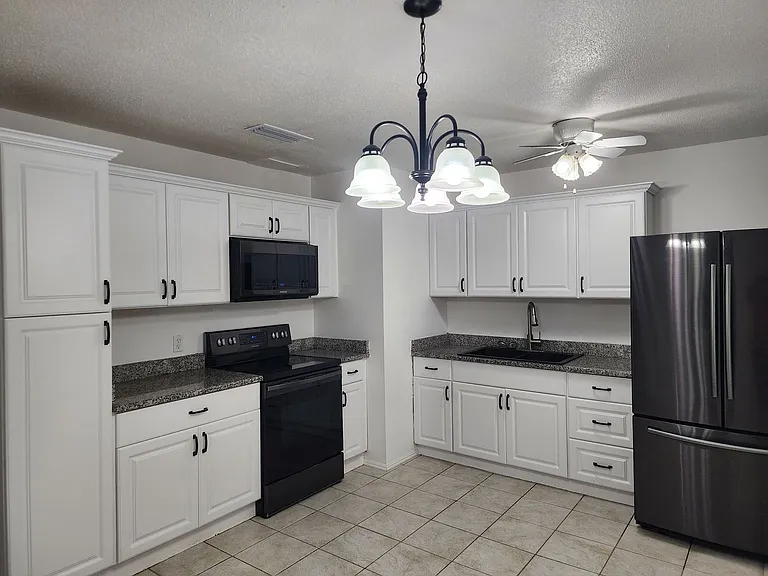 1804 Arthur Ave — Photo 6