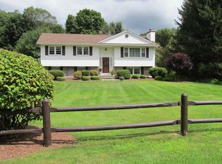 7 Debra Hill Dr, Poughkeepsie, NY 12603